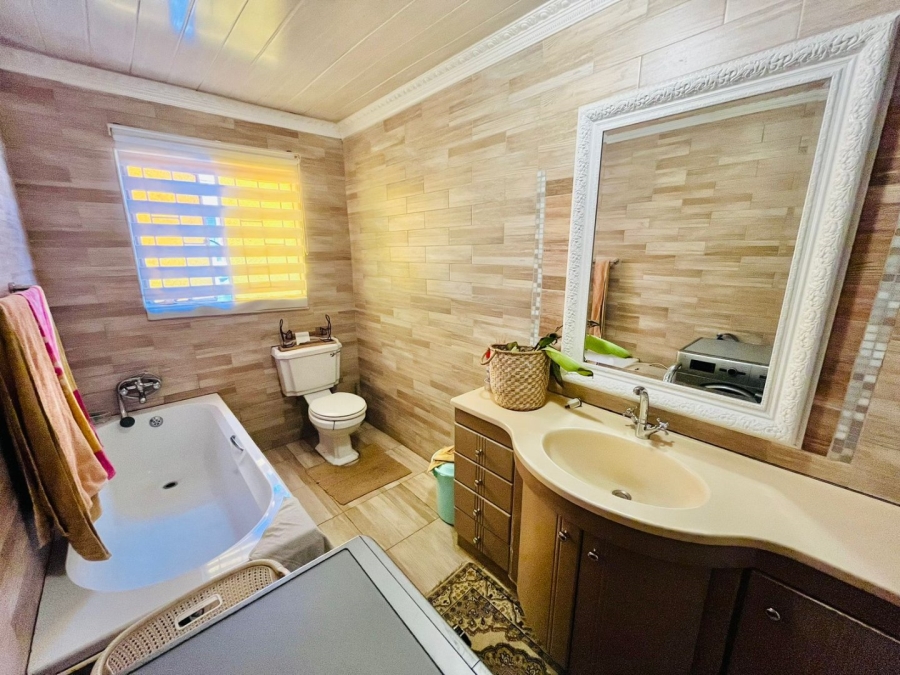 4 Bedroom Property for Sale in Bloemside 3 Free State